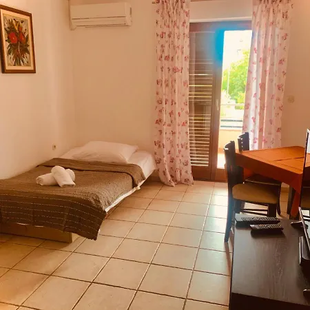 Linc Rooms Apartments * Banjole