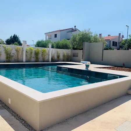 Linc Rooms Apartments Banjole