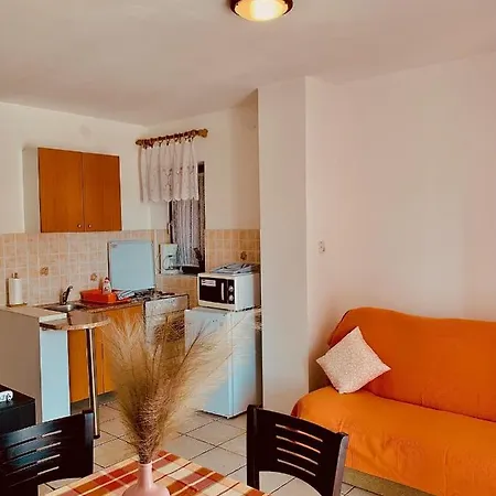 Linc Rooms Apartments Affittacamere *