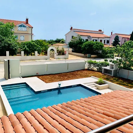Linc Rooms Apartments Banjole