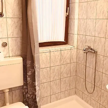 Linc Rooms Apartments Banjole